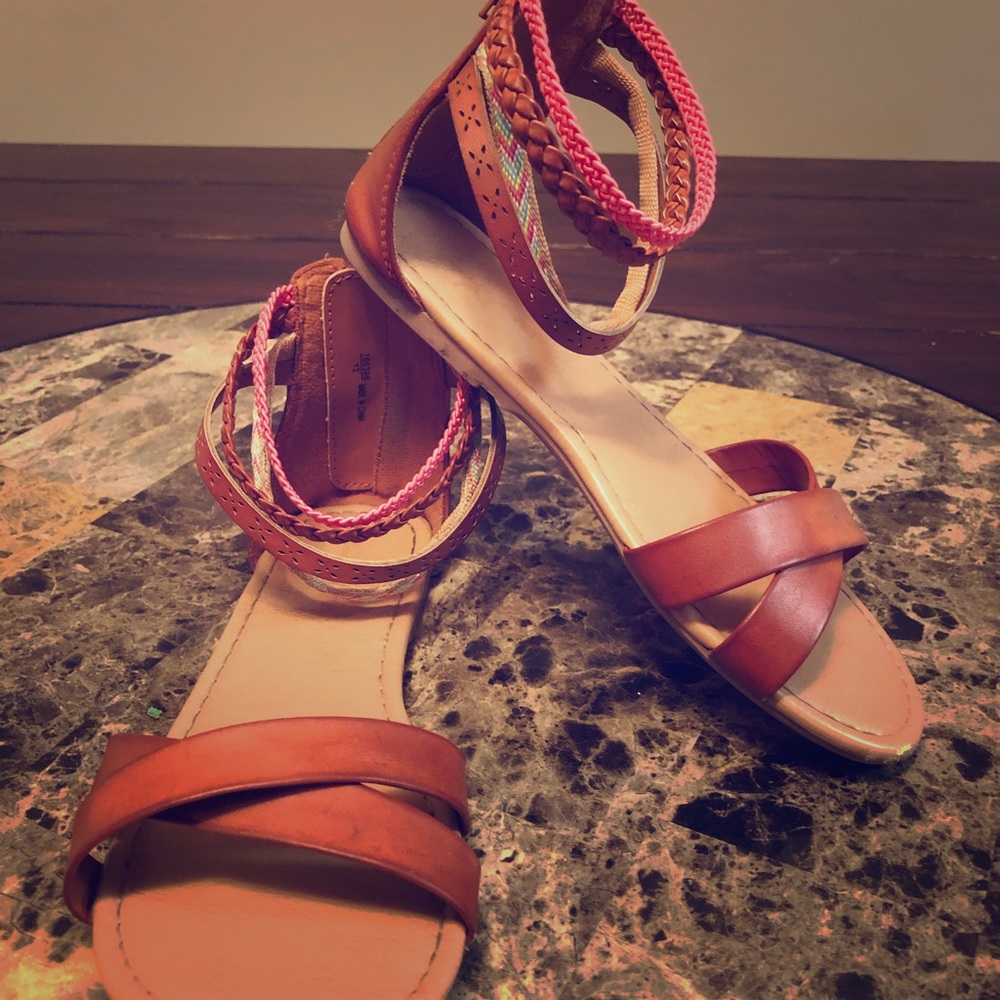 American Eagle girls size 2 sandals